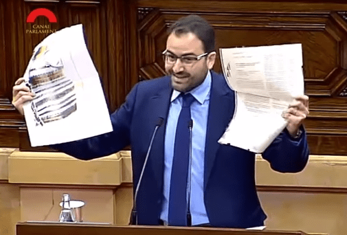 Ironía frente al sectarismo&nbsp;parlamentario